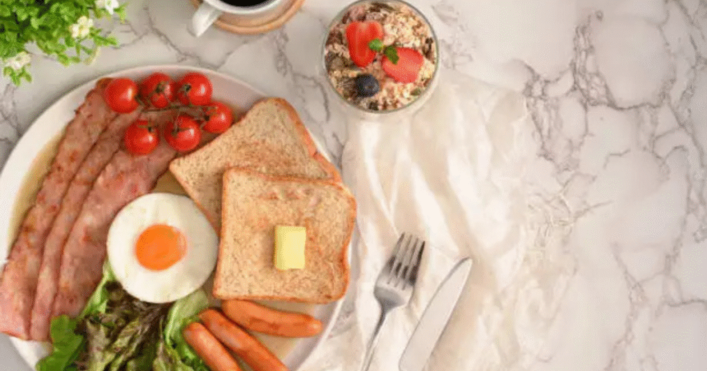 Quick breakfast recipes including eggs, toast, fruit, and smoothies for a healthy morning